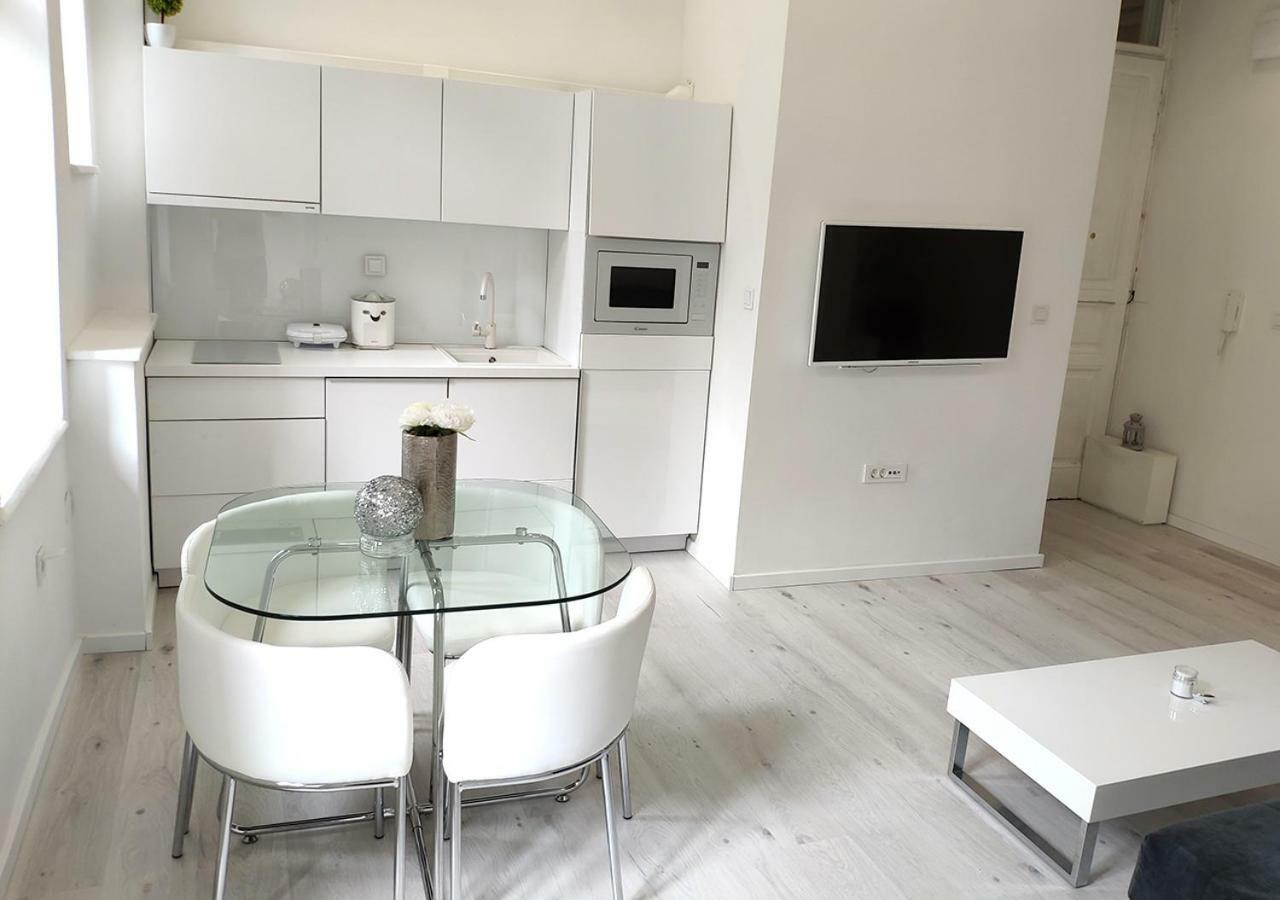 Luxurios And Historic Apartment "Shine" - Right On The Main Square Загреб Екстериор снимка
